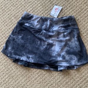 Baleaf skort/tennis skirt with zip back waist pocket size Large